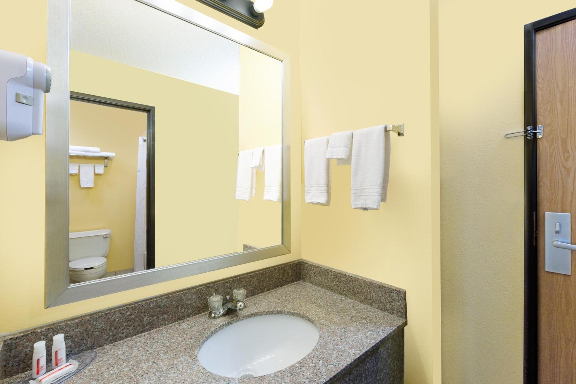 Econo Lodge Inn & Suites Yankton Quarto foto